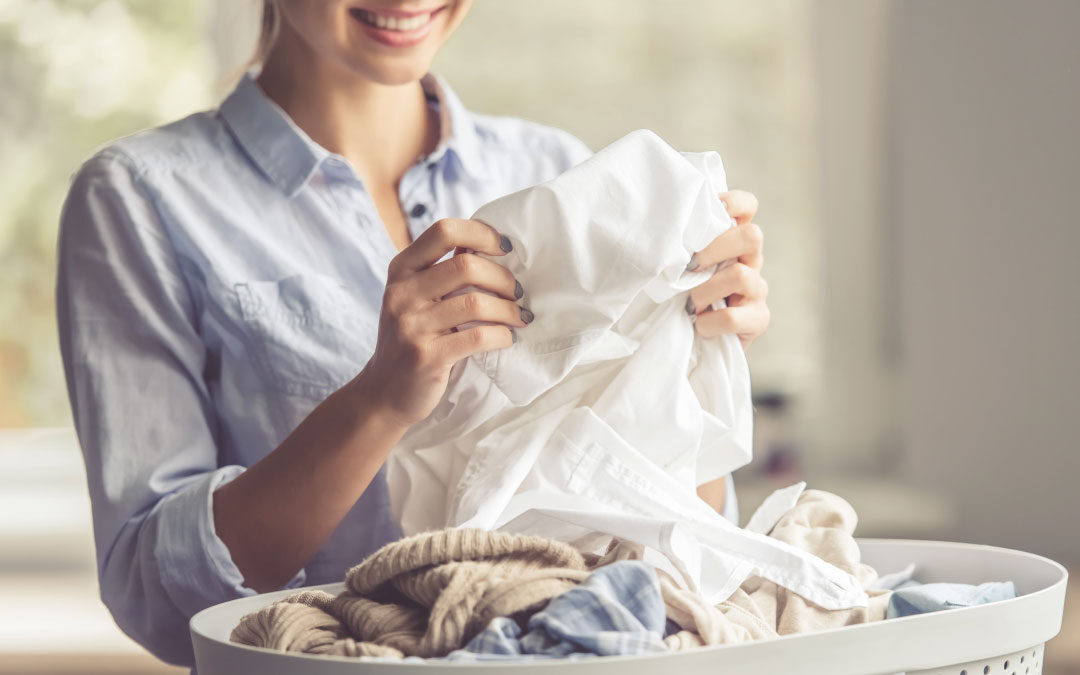 Jak przygotować odzież przed oddaniem jej do pralni chemicznej?